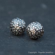 Studs - medium E107